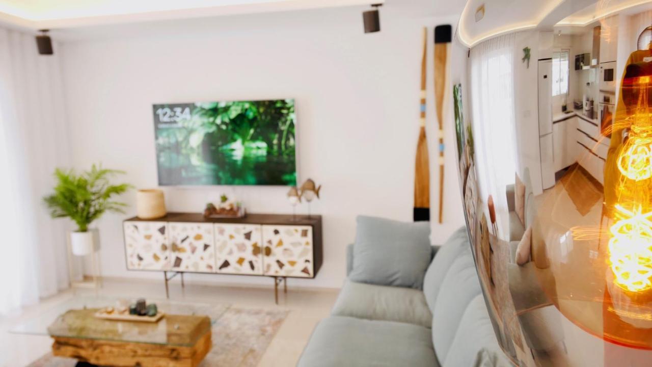 Fortuna Penthouse With Roof Terrace, Ac And Pool โรฮาเลส ภายนอก รูปภาพ