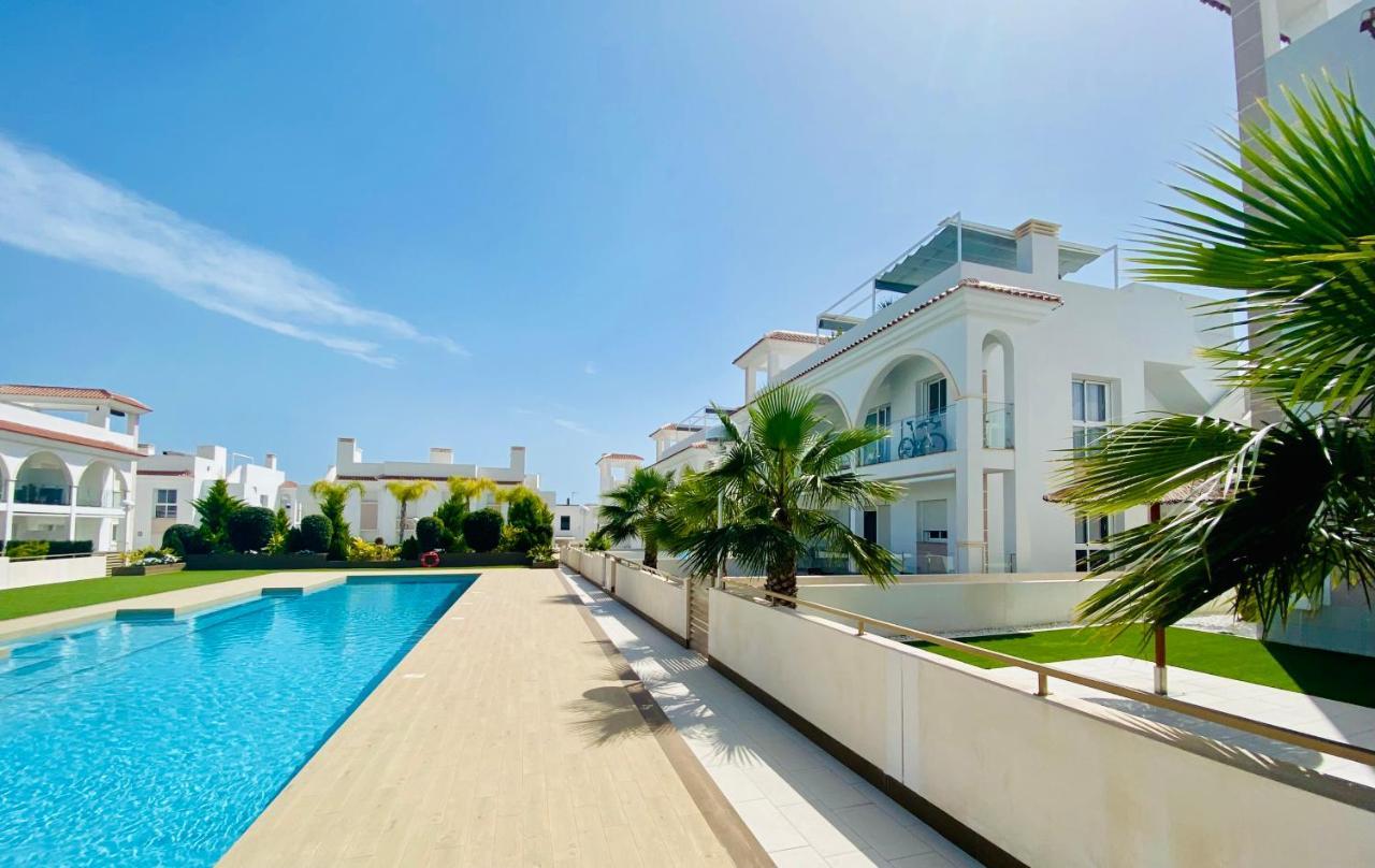 Fortuna Penthouse With Roof Terrace, Ac And Pool โรฮาเลส ภายนอก รูปภาพ