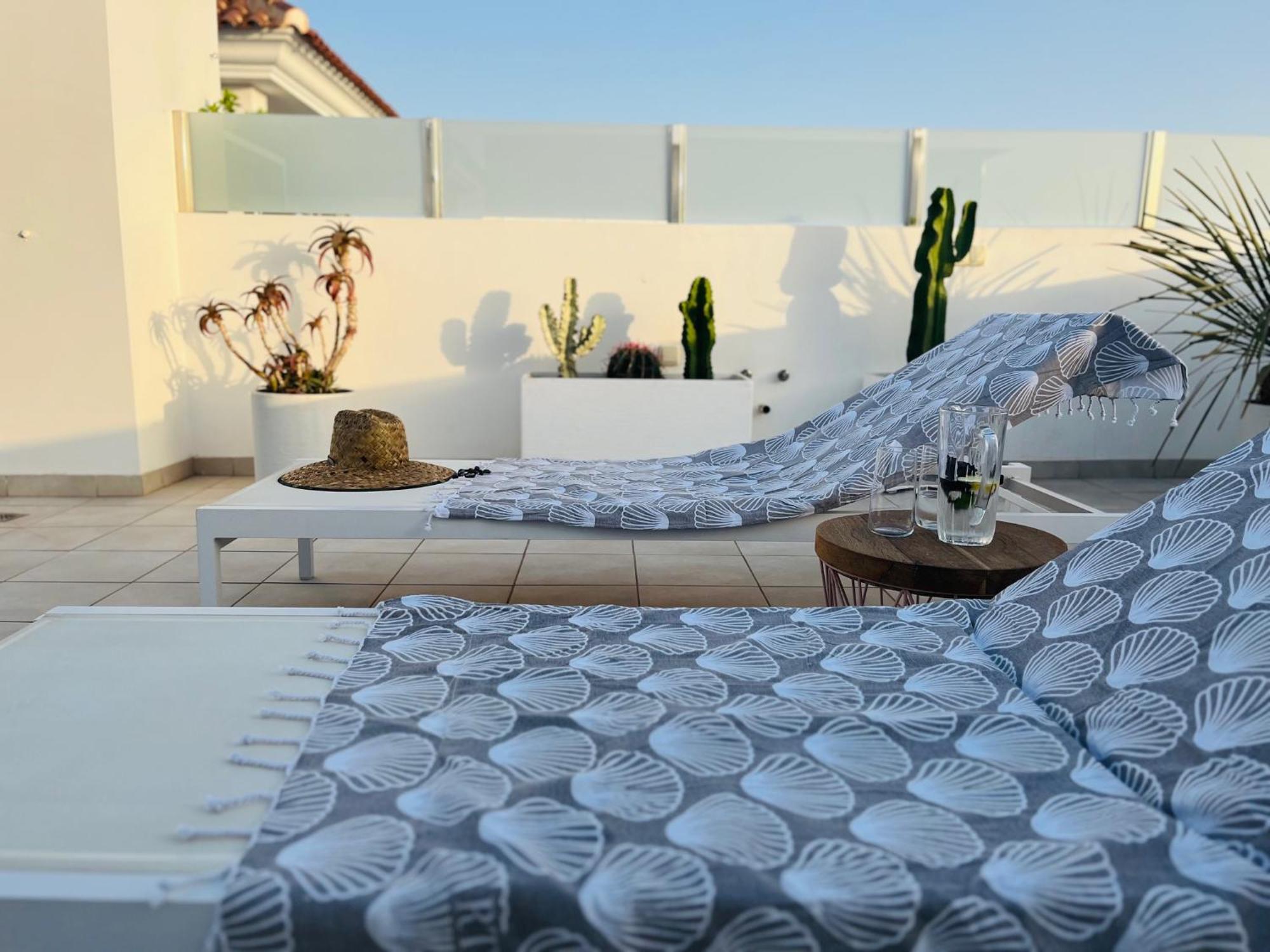 Fortuna Penthouse With Roof Terrace, Ac And Pool โรฮาเลส ภายนอก รูปภาพ